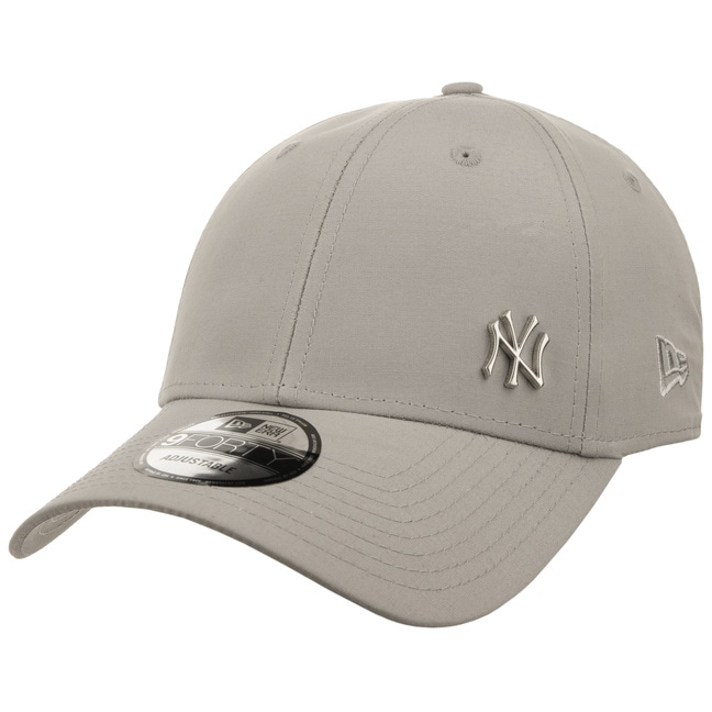 9Forty NY Yankees Strapback Cap by New Era 9Forty NY Yankees Strapback Cap by New Era