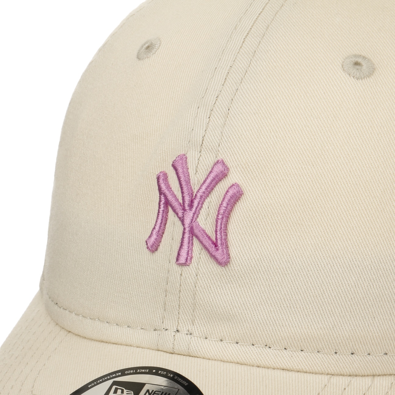 9Twenty Yankees Mini Logo Cap by New Era 29,95