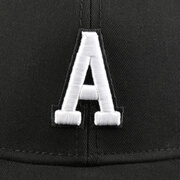 W Letter Snapback Cap - 21,95 €