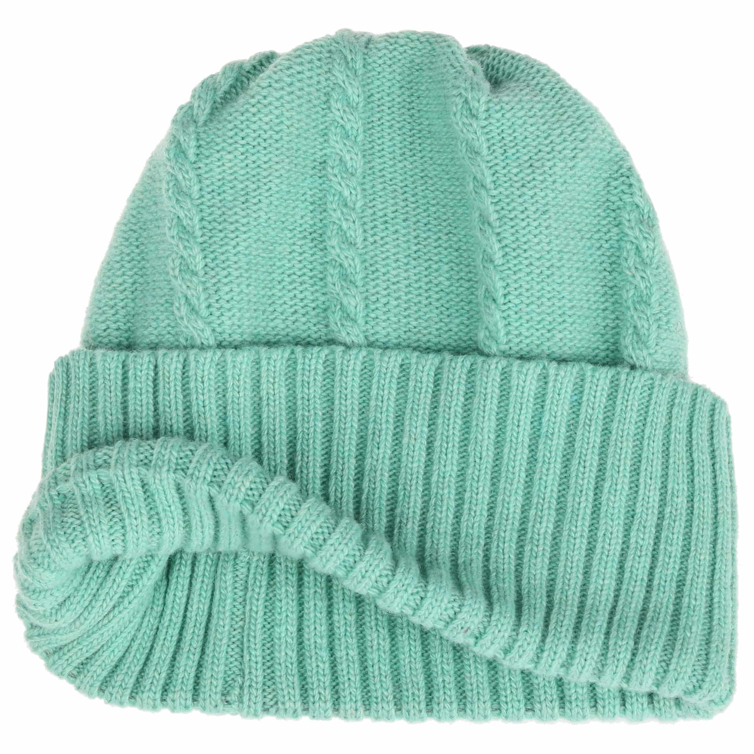 green knit hat