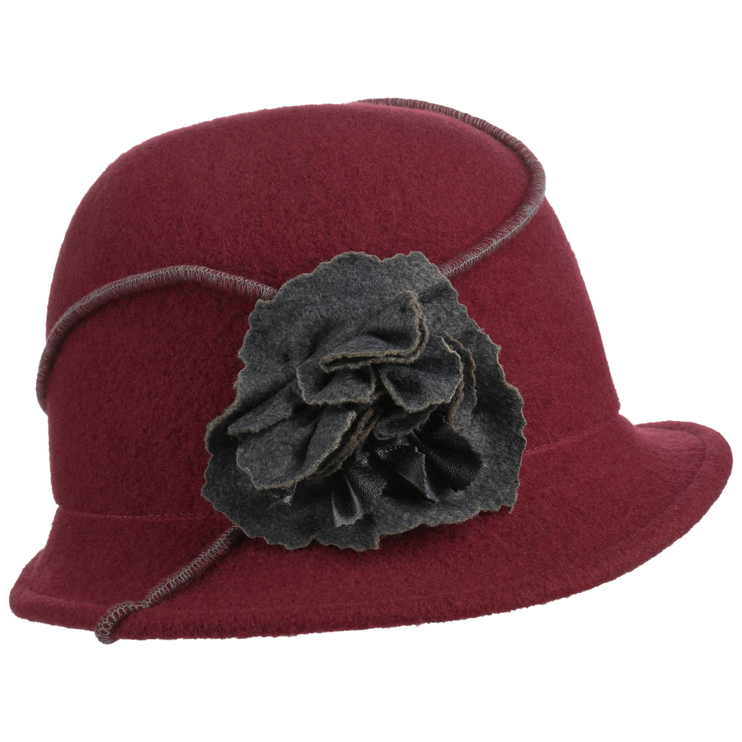 red cloche hat