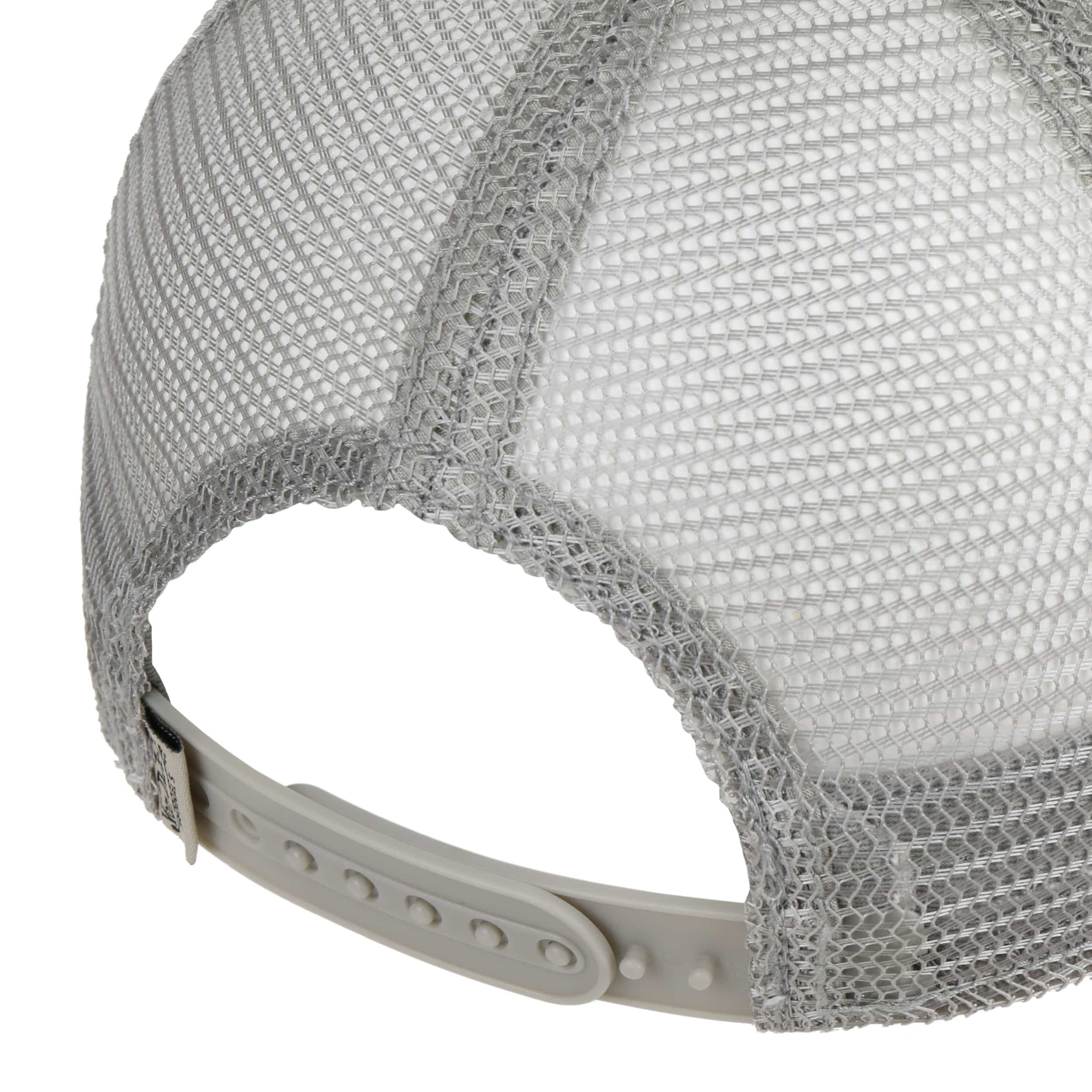 Oval Patch Ottawa Trucker Cap by Von Dutch 35,95